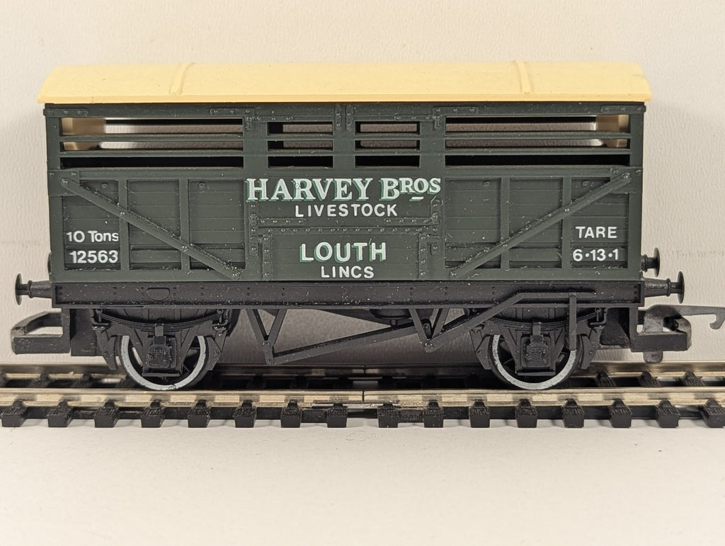 Hornby OO Gauge Harvey Bros Livestock Van Goods Wagon 12563 R.010