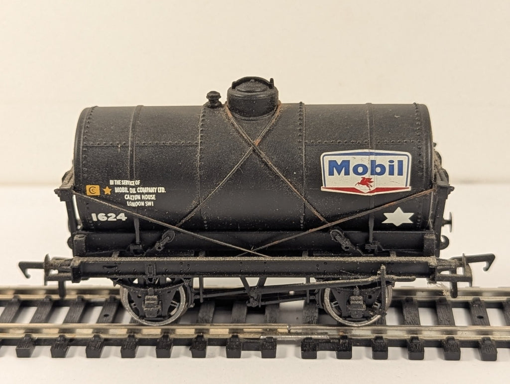 Bachmann OO Gauge 14 Ton Tank Wagon Goods Wagon 1624 Mobil Black 37