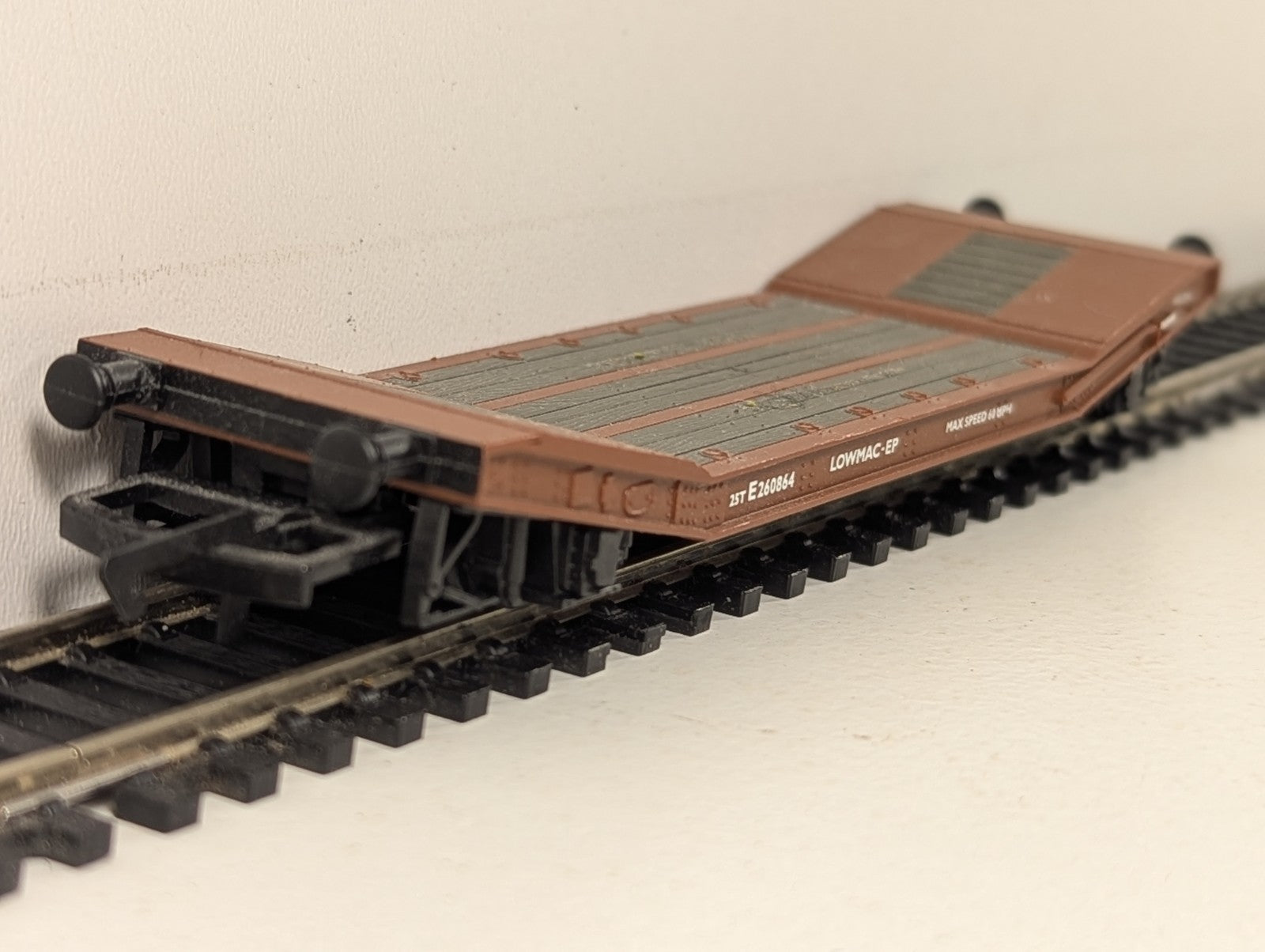 Hornby OO Gauge Lowmac Wagon Goods Wagon E260864 BR Bauxite