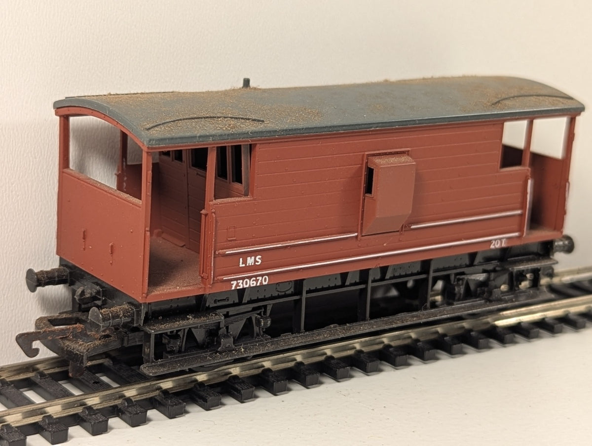 Dapol B2 20-Ton Goods Brake Van 730670 LMS Brown (OO Gauge)