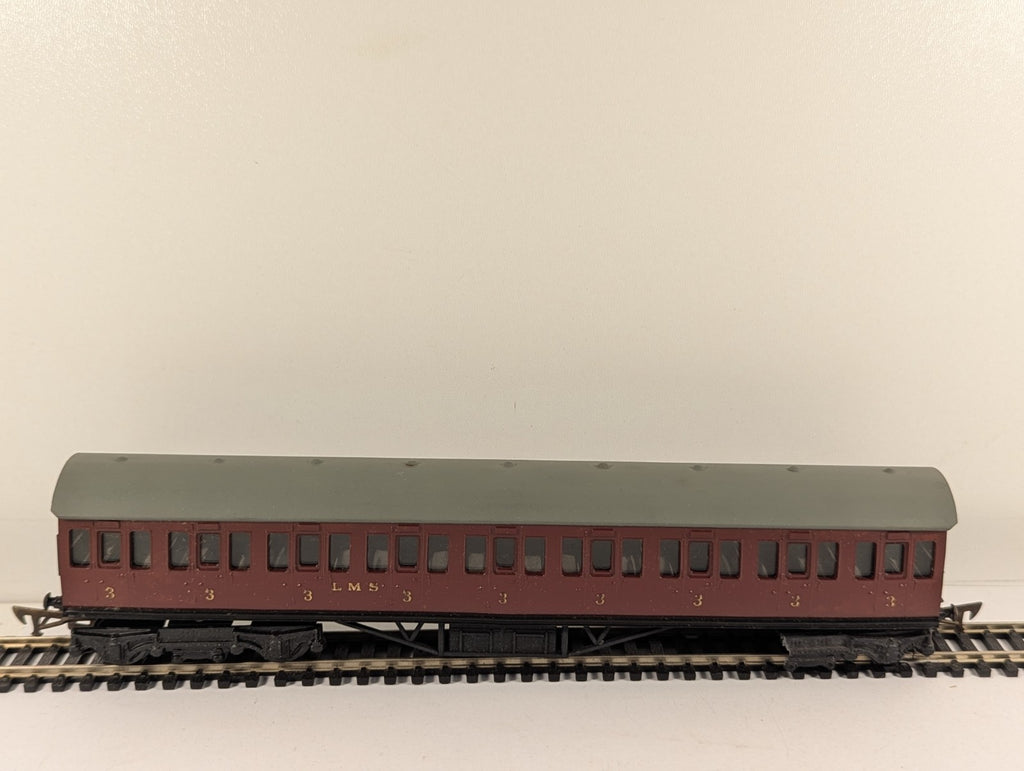 Graham Farish OO Gauge LMS 3rd Class Red Suburban Composite Coach Boxed