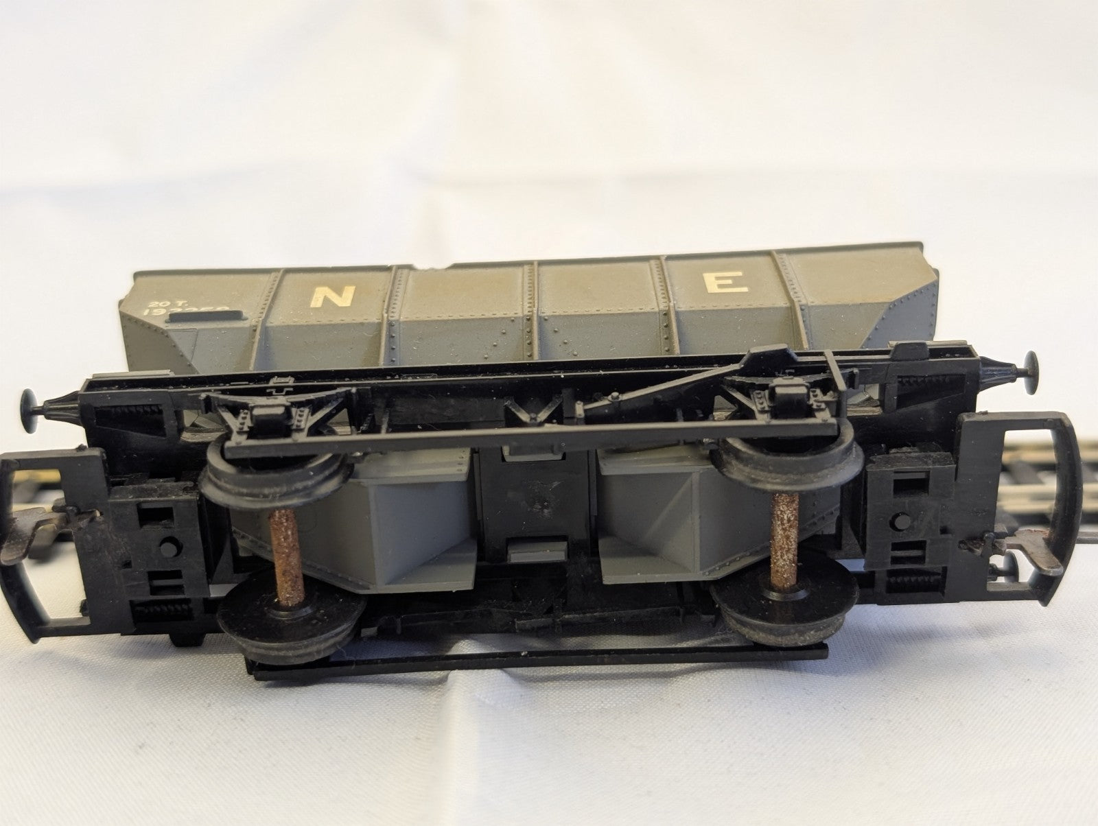 Mainline 937357 20T Hopper Wagon LNER “NE” Grey