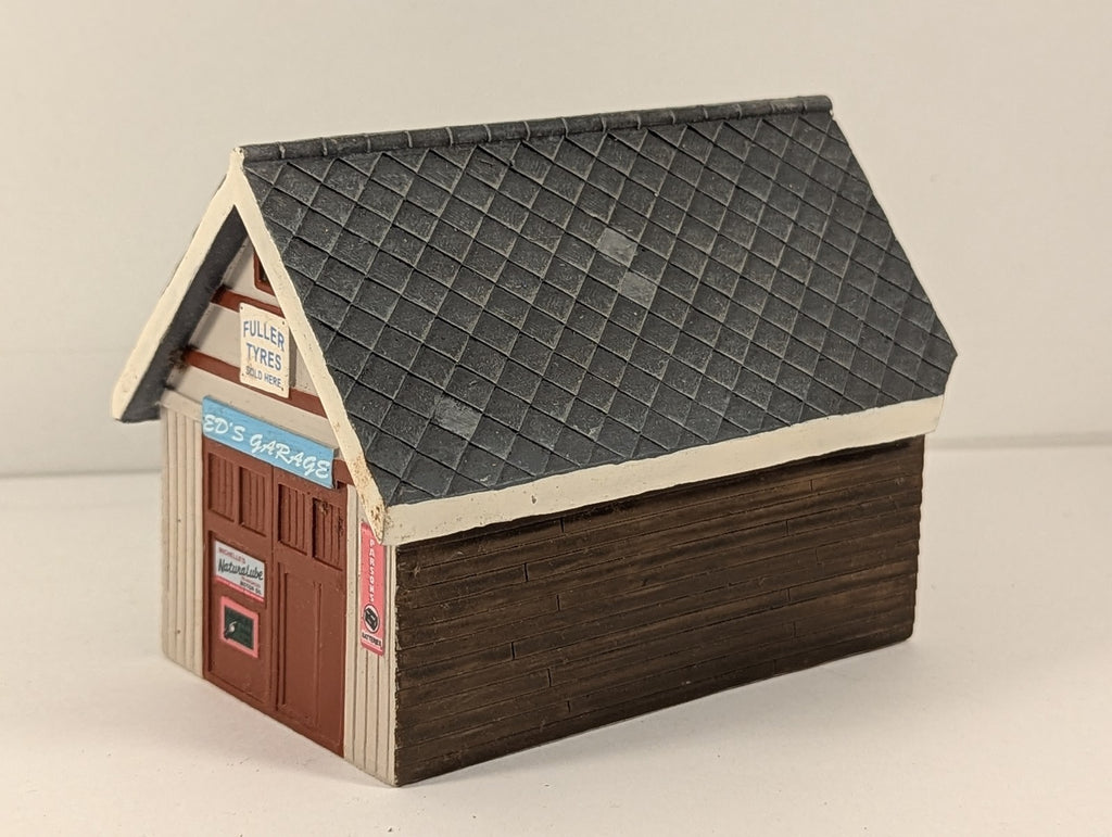 Hornby OO Gauge Ed's Garage Building 44-290