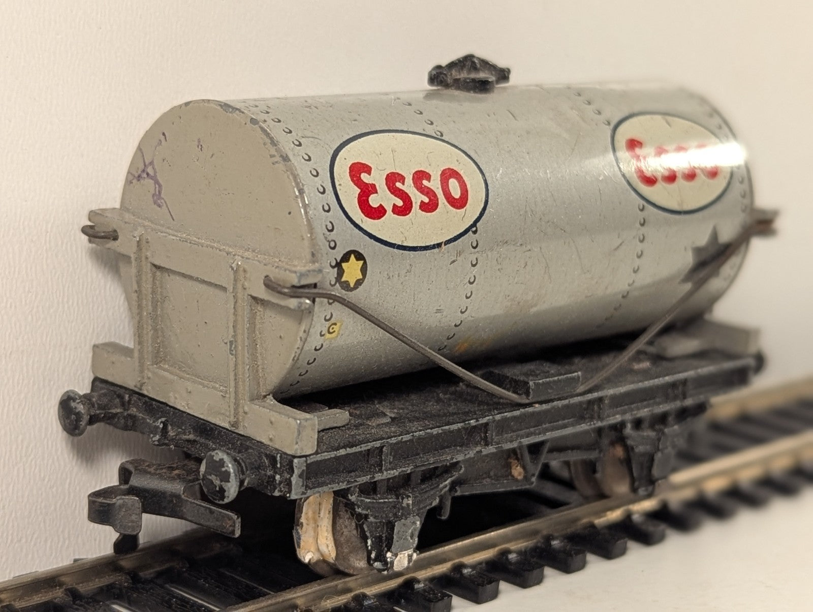 Hornby Dublo Esso Tank Wagon OO Gauge