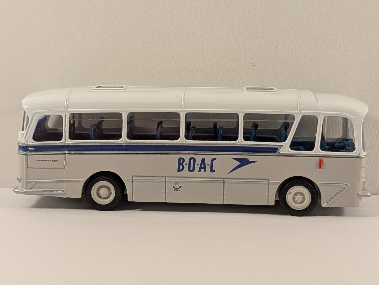 EFE 12306DL Harrington Grenadier Bus – B.O.A.C. Livery – OO / 1:76 Scale