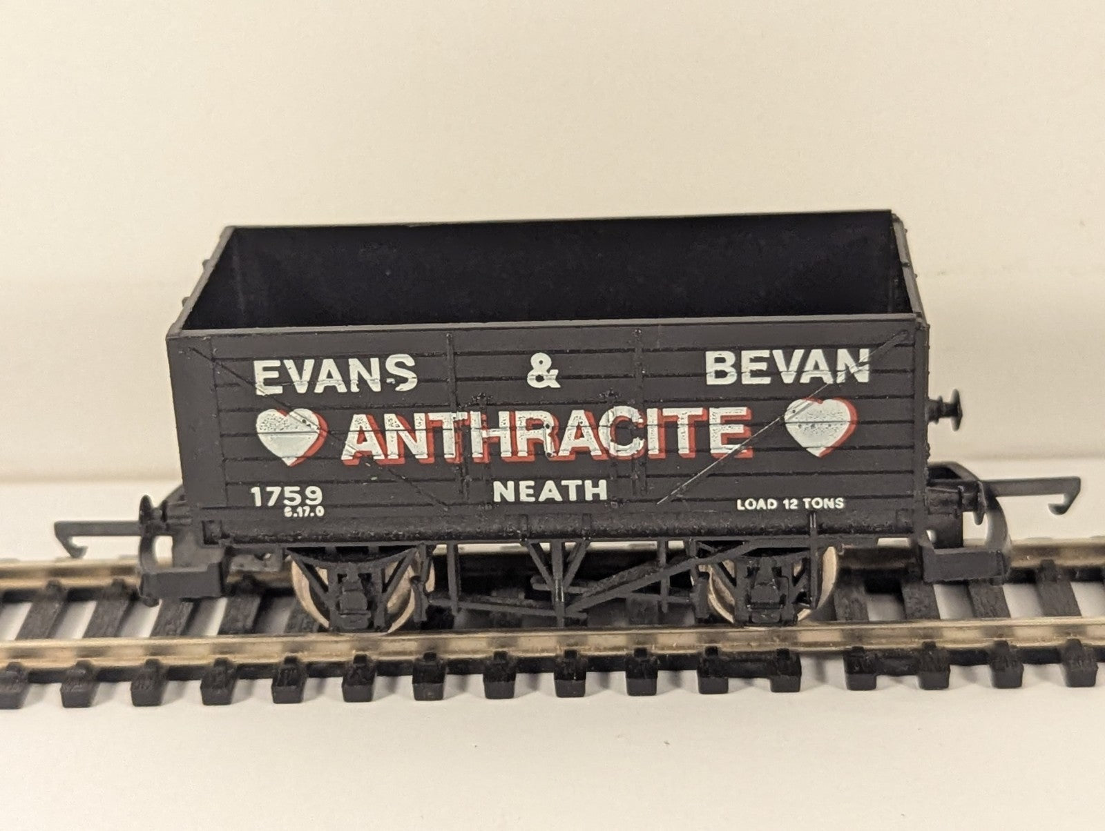 Lima OO Gauge Evans & Bevan Anthracite 7 Plank Wagon 1759