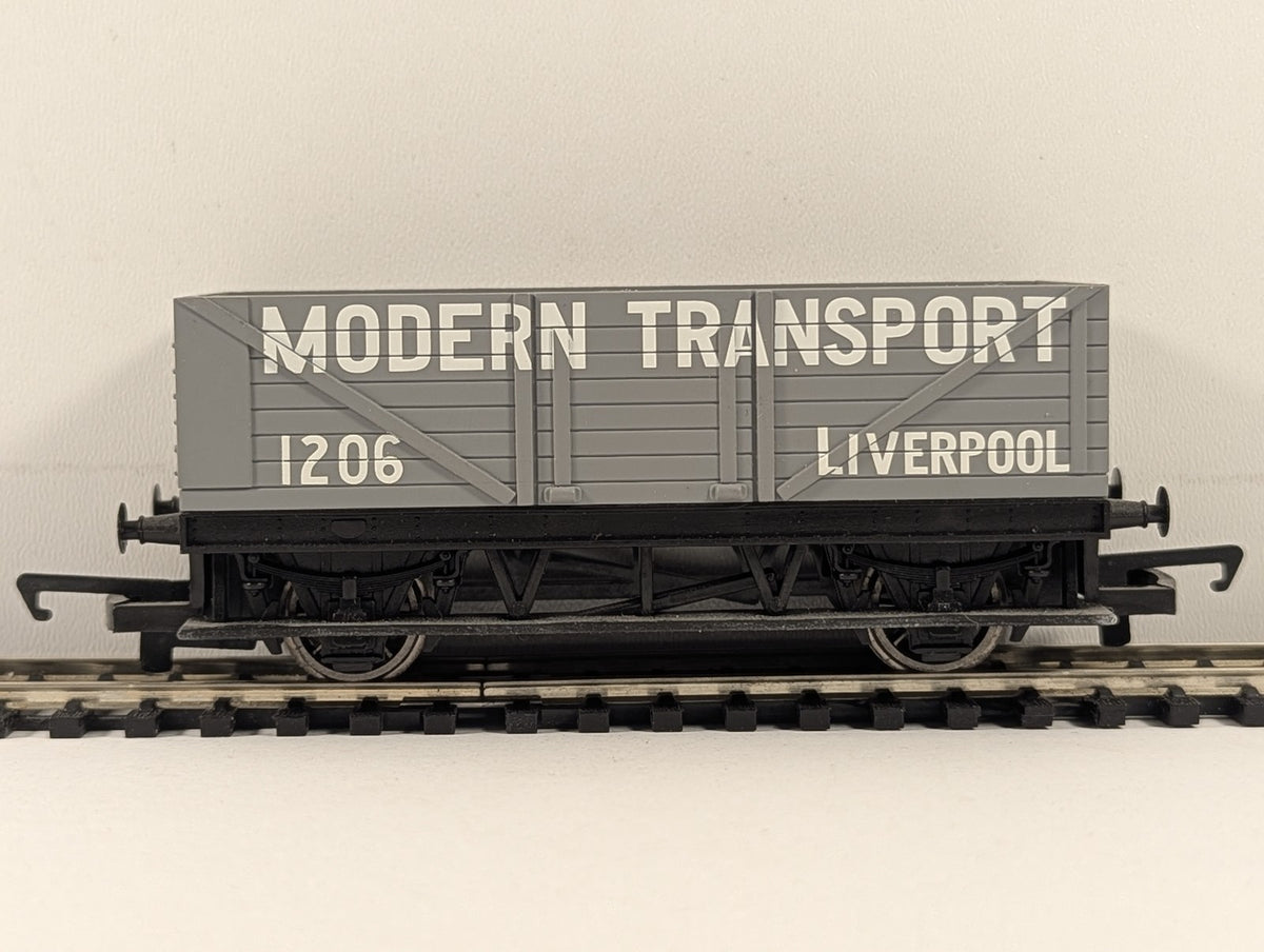 Hornby OO Gauge 7 Plank Open Wagon Rolling Stock 1206 Modern Transport R.010