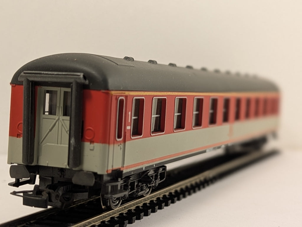 Rivarossi HO Gauge Deutsche Bundesbahn 1st Class Coach Type Aüm Passenger Coach