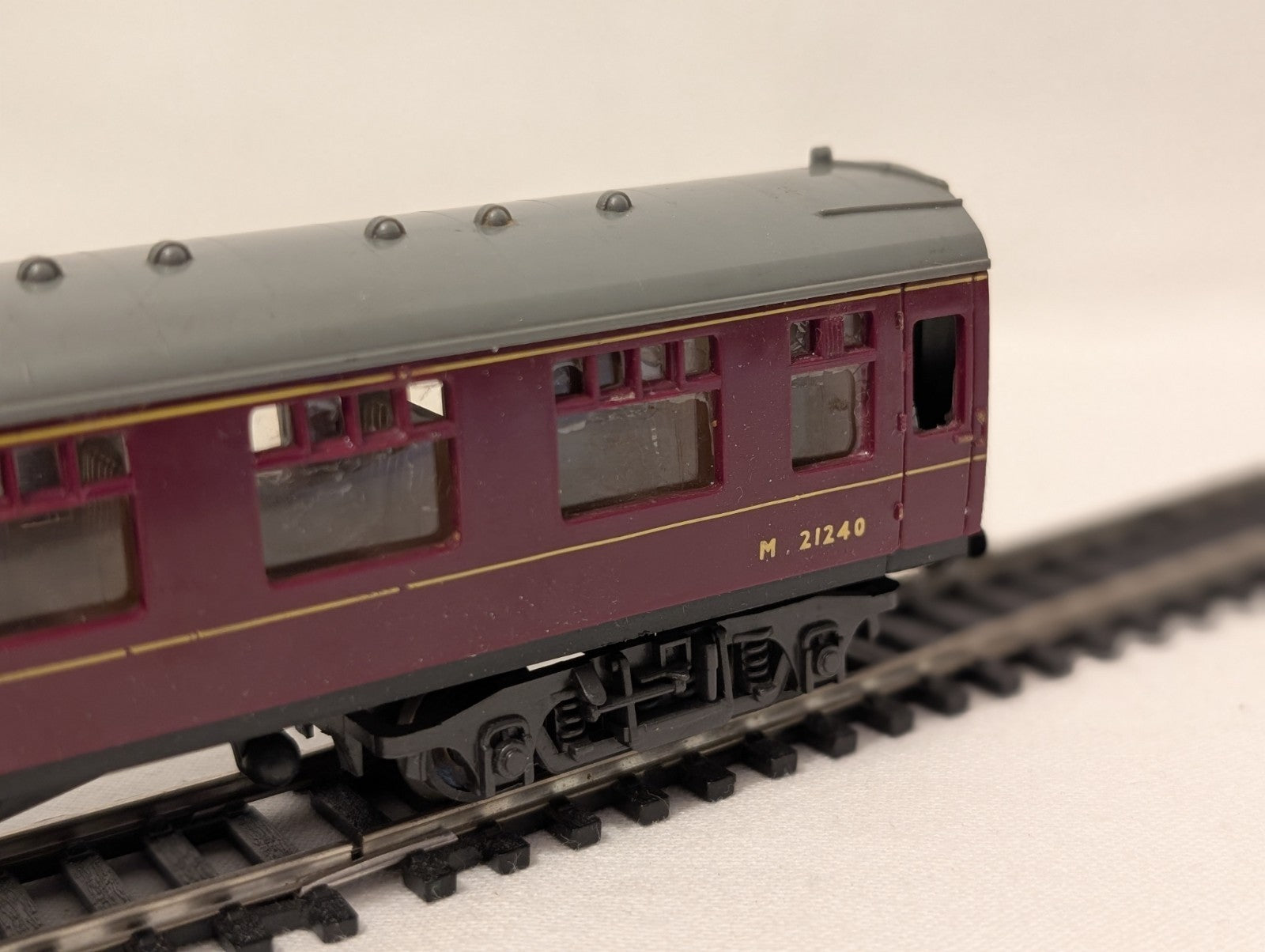 Trix 1942 OO Gauge BR Maroon Mk 1 Brake Coach M21240