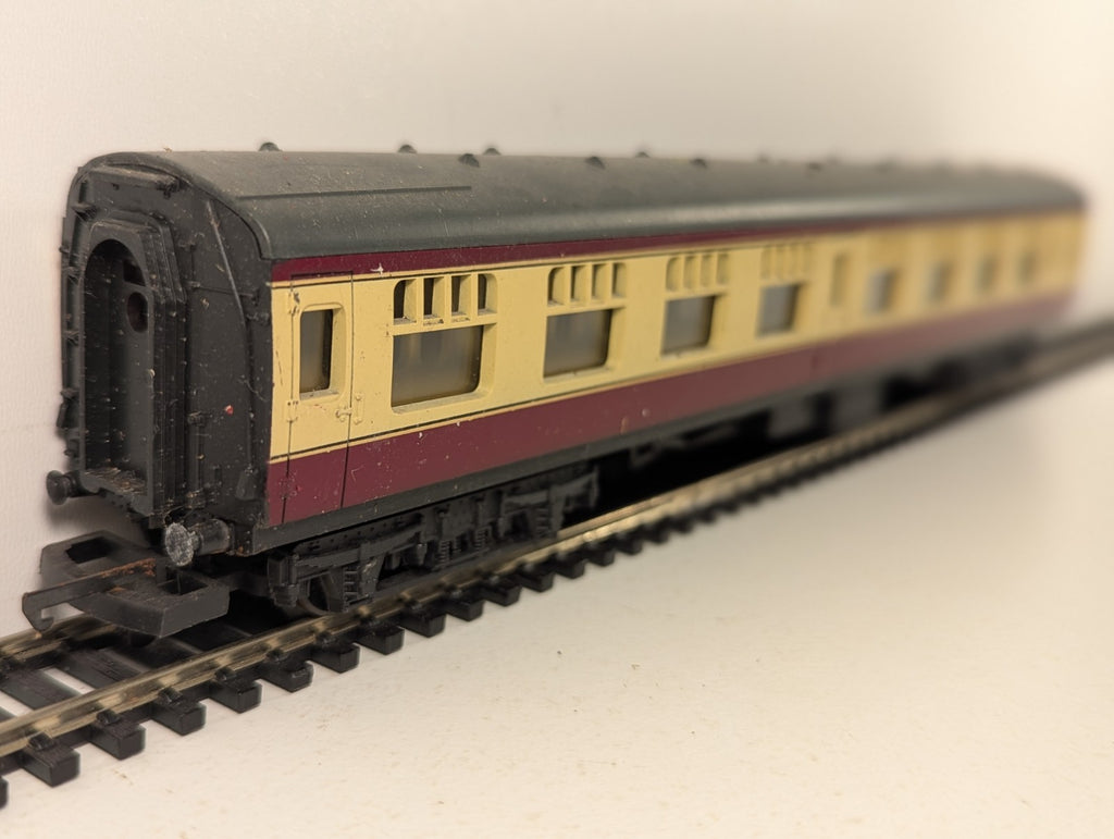 Lima OO Gauge LMS Stanier Corridor Composite Coach Passenger Coach