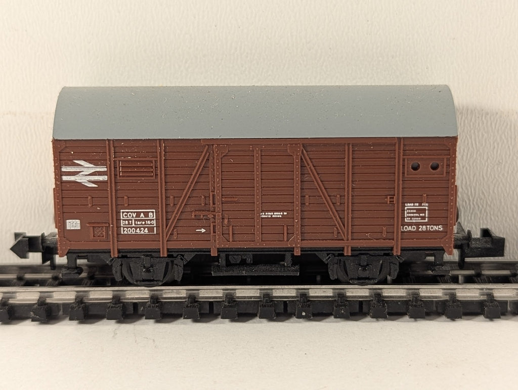 Minitrix N Gauge BR Cov AB Covered Goods Van 200424 BR Bauxite
