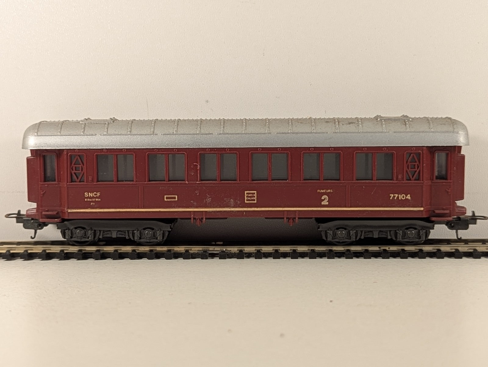 Lima HO Gauge SNCF 2nd Class Coach Passenger Coach 77104 SNCF Maroon