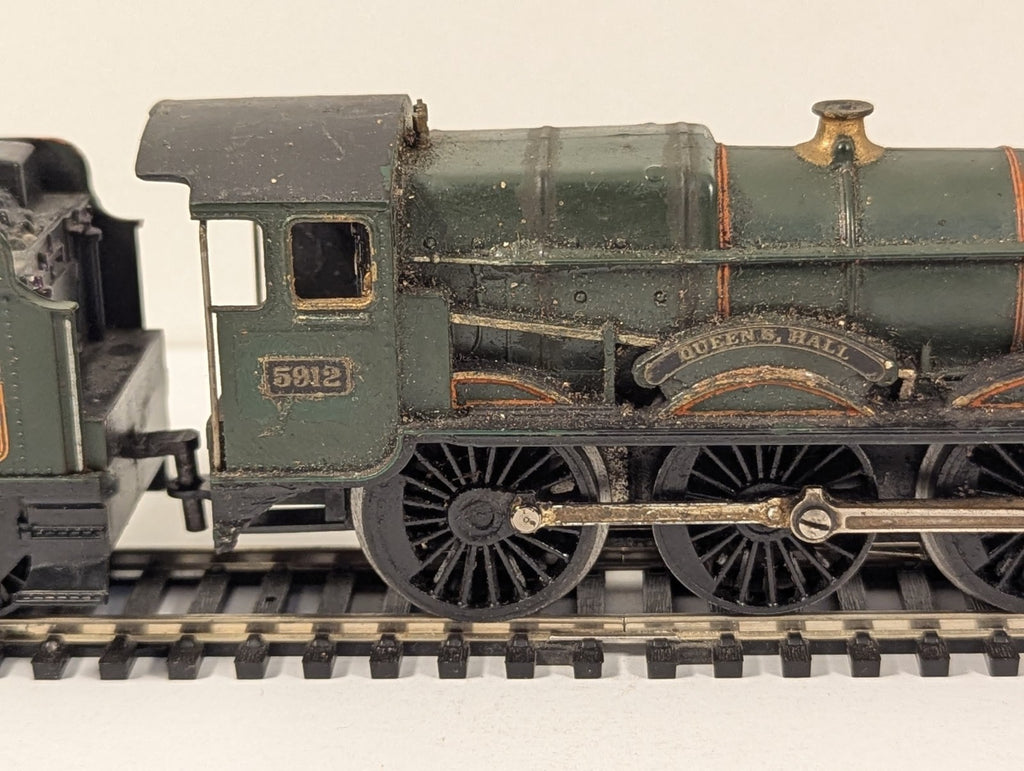 Tri-ang OO Gauge GWR Hall Class 4-6-0 'Queen's Hall' Locomotive 591