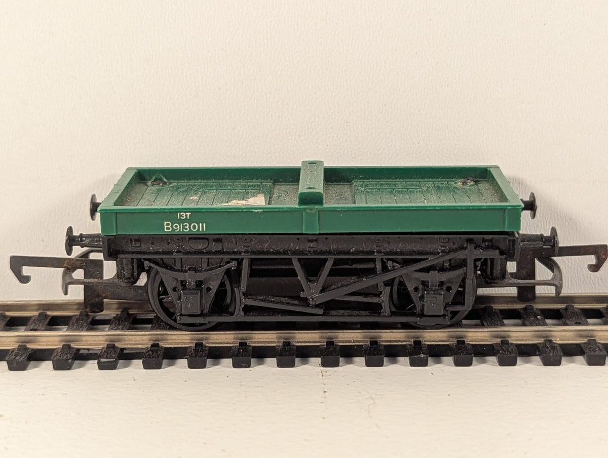 Hornby R17 OO Gauge BR Bolster Wagon B913011 – Missing Poles