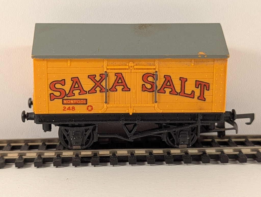 Wrenn 4665 – “Saxa” Salt Wagon (OO Gauge, Missing Coupling)
