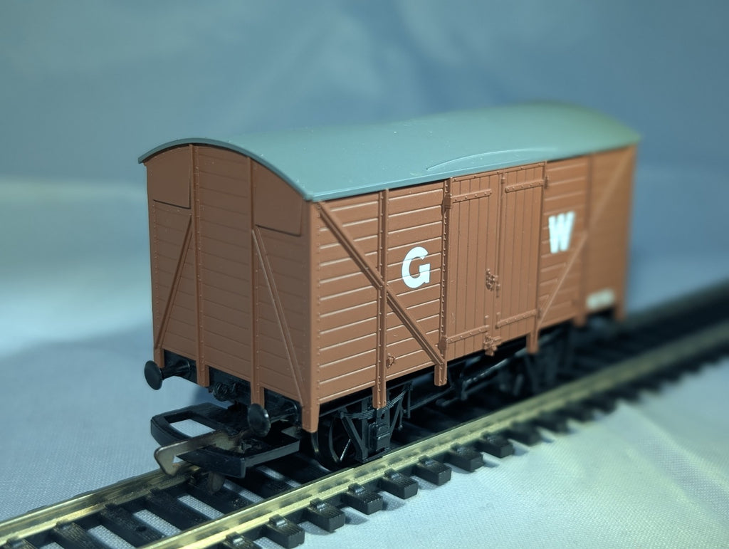 Hornby R1109 GWR 12-Ton Ventilated Van Brown