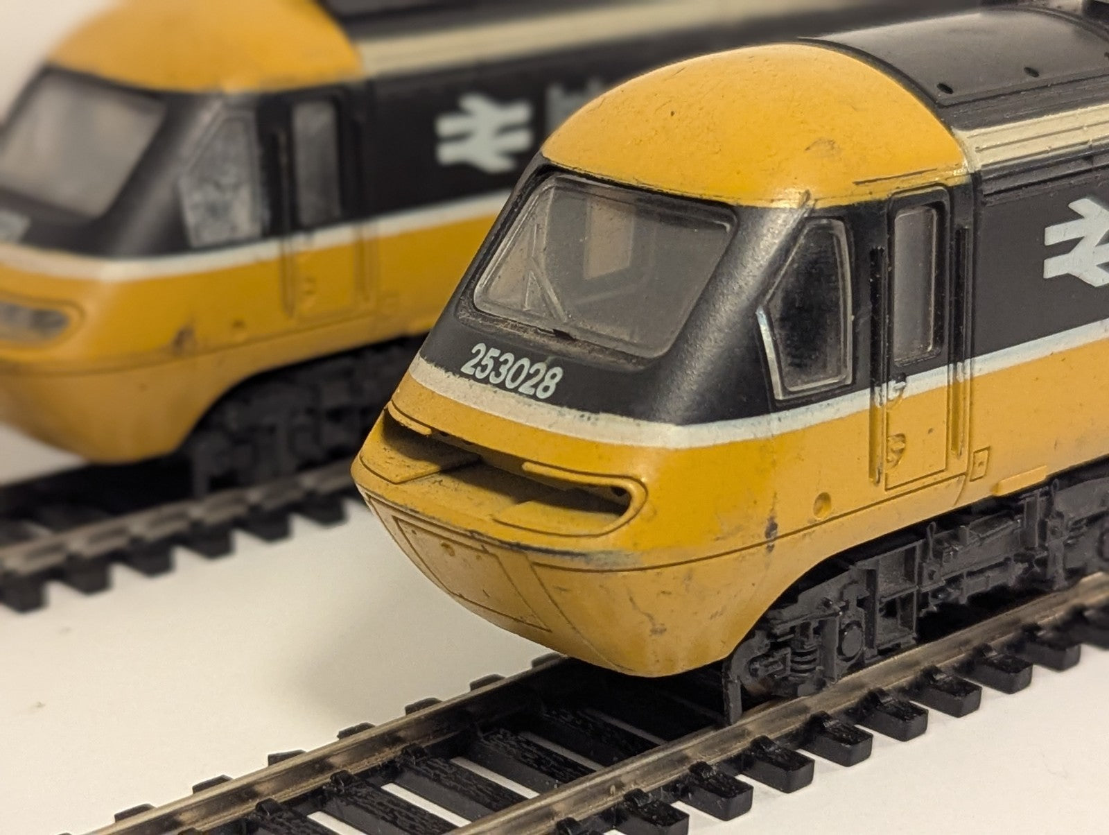 Lima OO Gauge BR InterCity Executive Class 43 HST Power Car and Dummy Unit