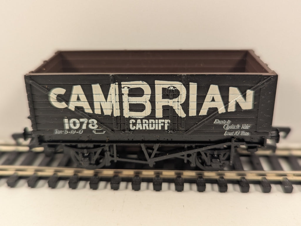 Mainline OO Gauge Cambrian Cardiff 7 Plank Coal Wagon