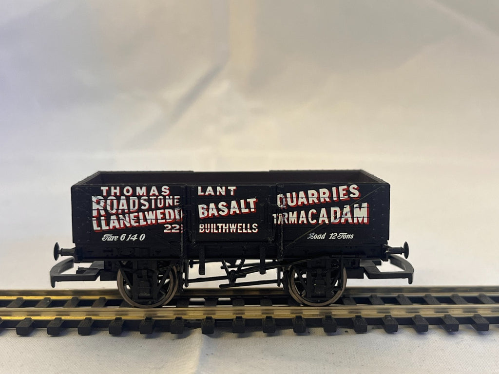 Hornby OO Gauge Thomas Lant Basalt Quarries 5 Plank Wagon