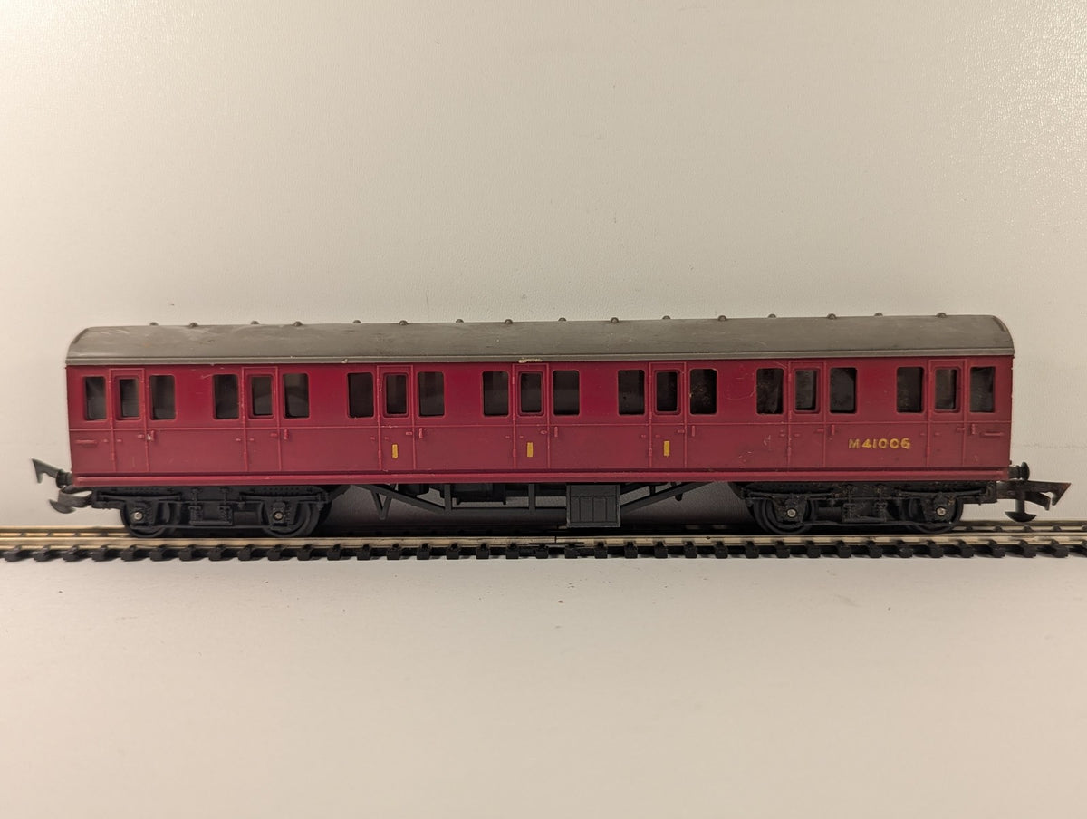 Tri-ang OO Gauge Suburban Coach Passenger Coach M41006 BR Maroon