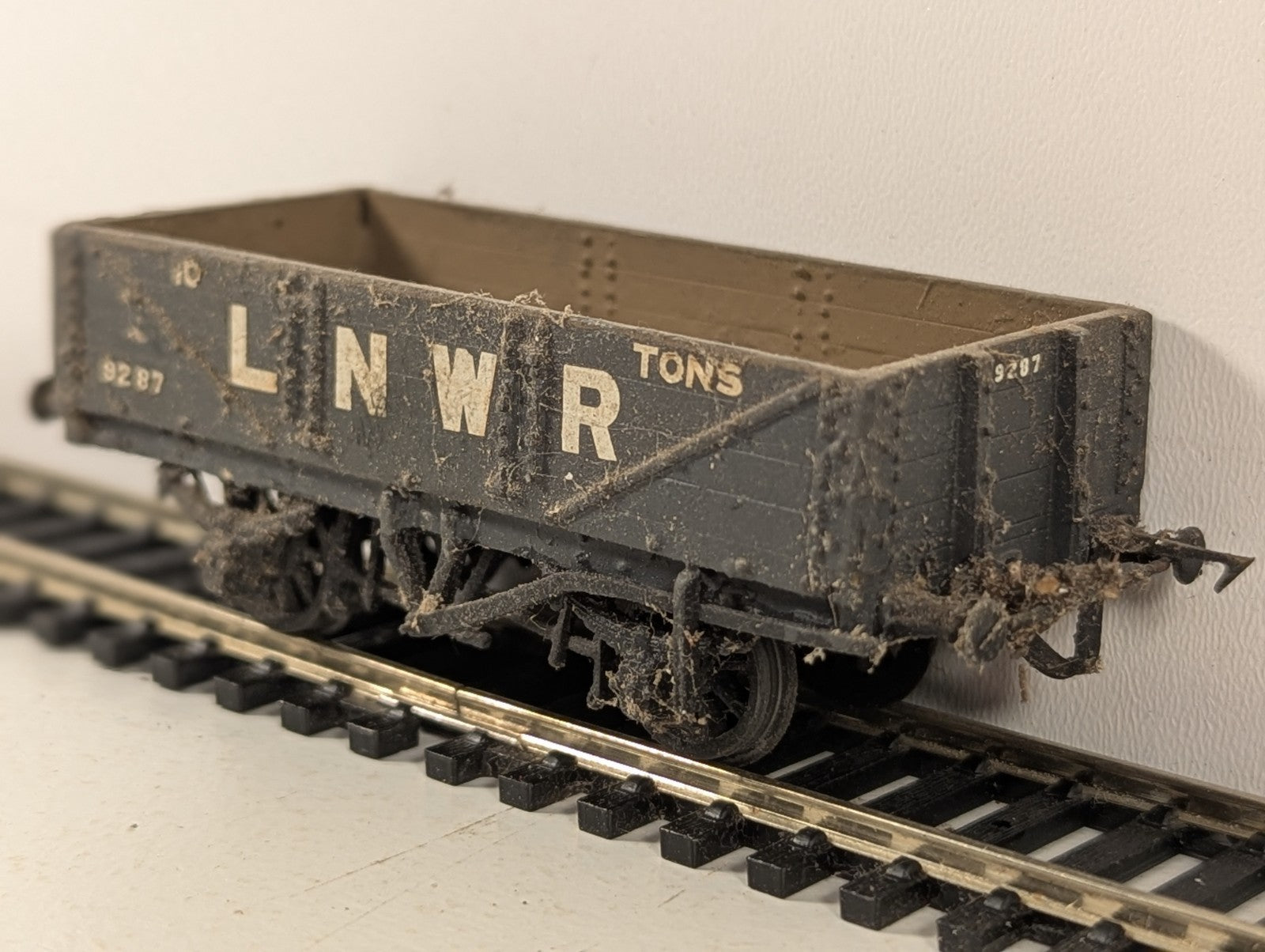 Kitbuilt LNWR 4-Plank Open Wagon 9287 LNWR Grey