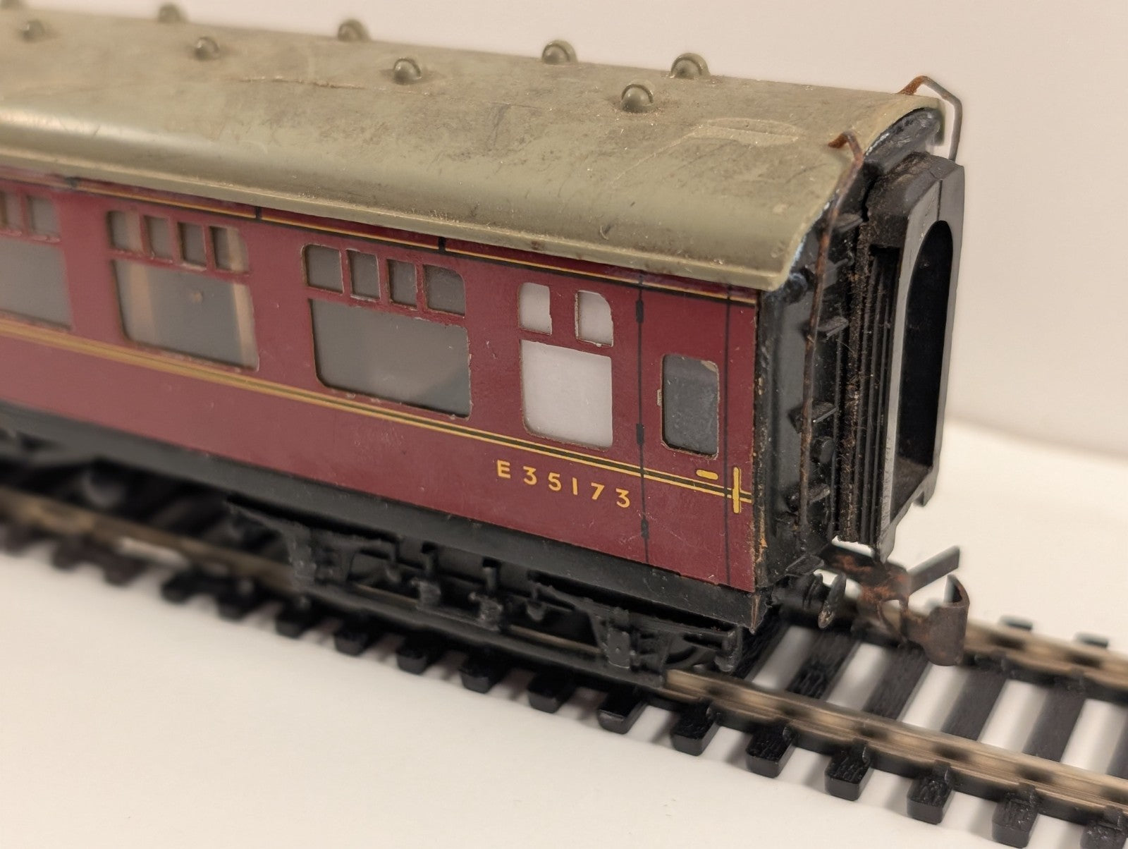 Hornby Dublo 4053 OO Gauge BR Brake 2nd Coach (E35173) – Needs Restoration