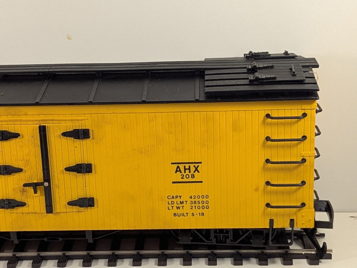 Bachmann G Scale Arm & Hammer Billboard Boxcar