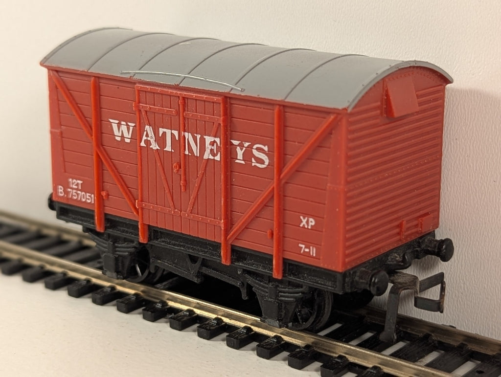 Hornby Dublo OO Gauge Ventilated Van – Watneys Red Livery