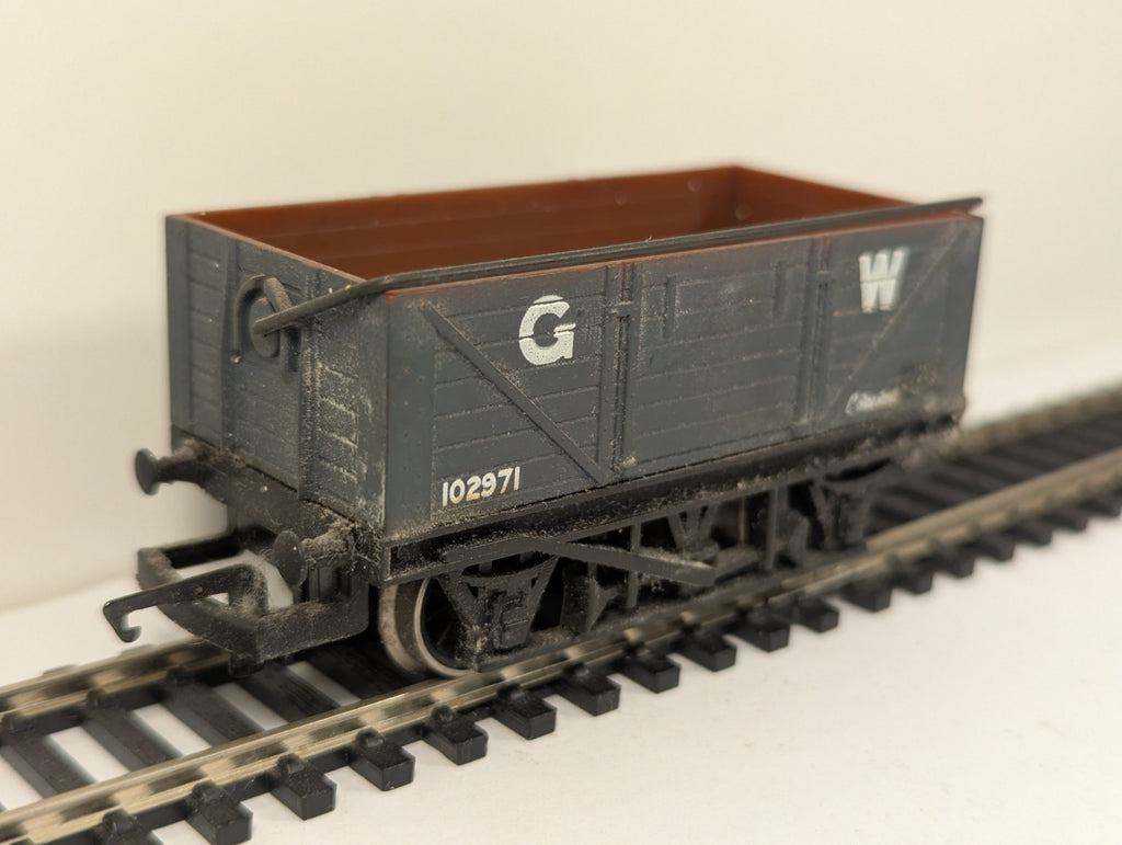 Hornby R240 OO Gauge GWR Wagon With Sheet Rail 102971