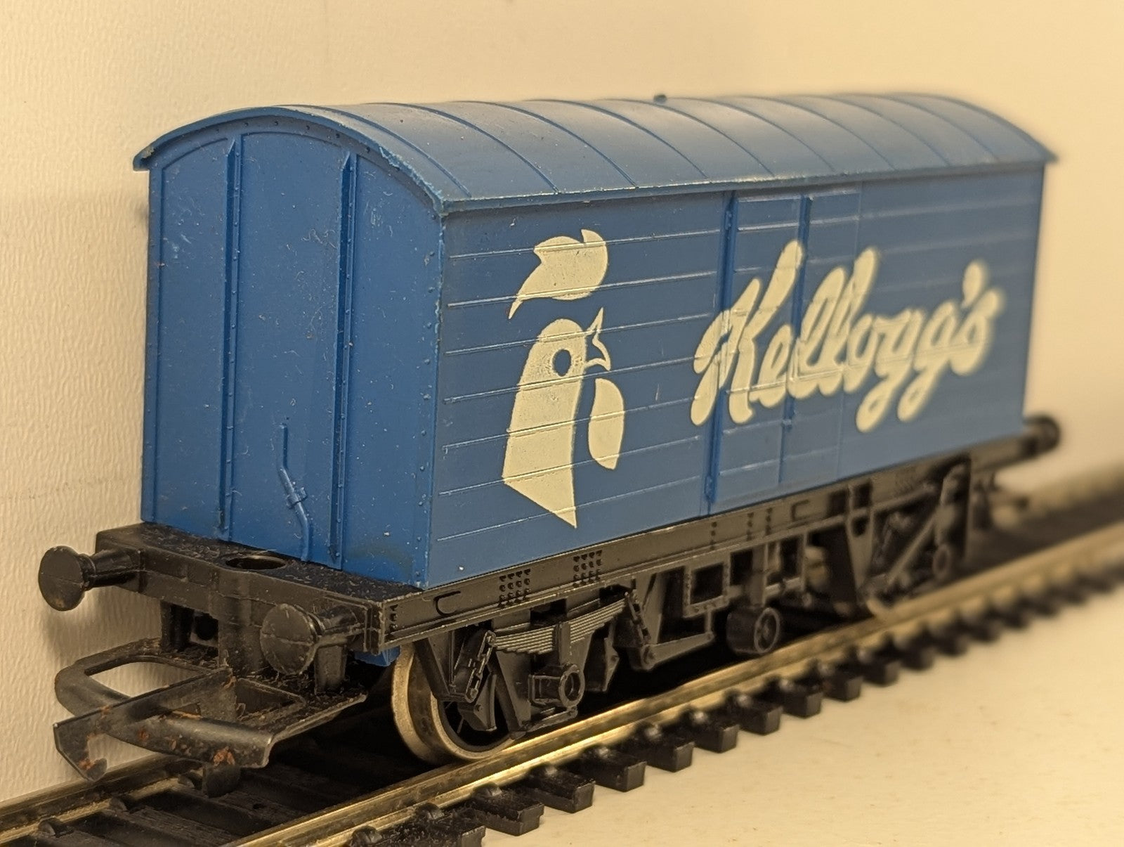 Hornby OO Gauge Kellogg's Box Van Goods Wagon Kellogg's Blue R122