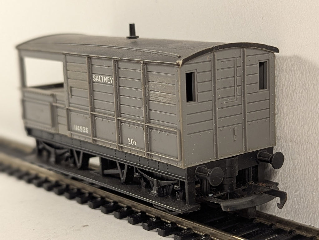 Hornby OO Gauge GWR 20t Toad Brake Van 'Saltney' 114925 GWR Grey R124