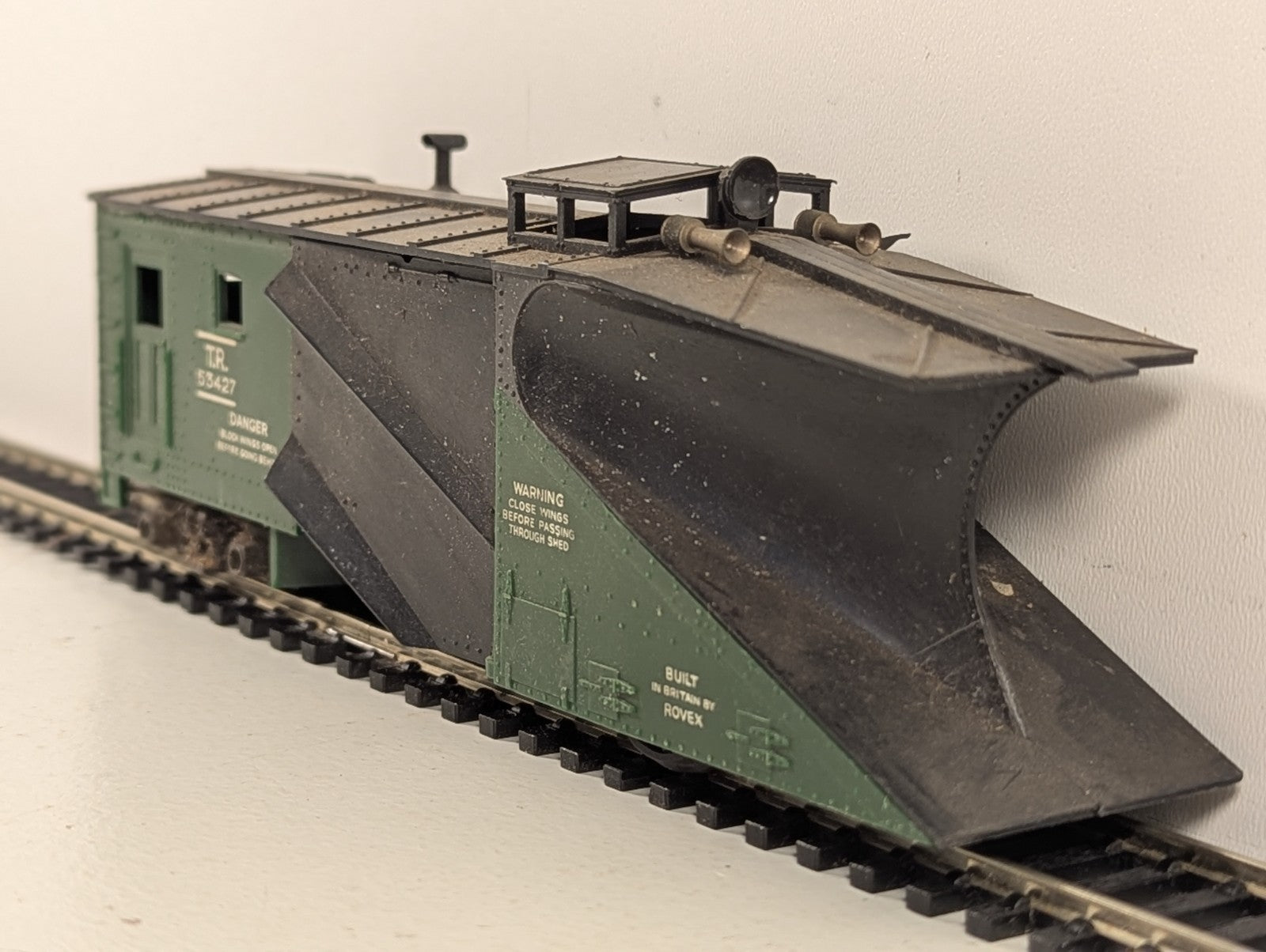 Tri-ang OO Gauge Snow Plough 53427 Tri-ang Railways Green R138