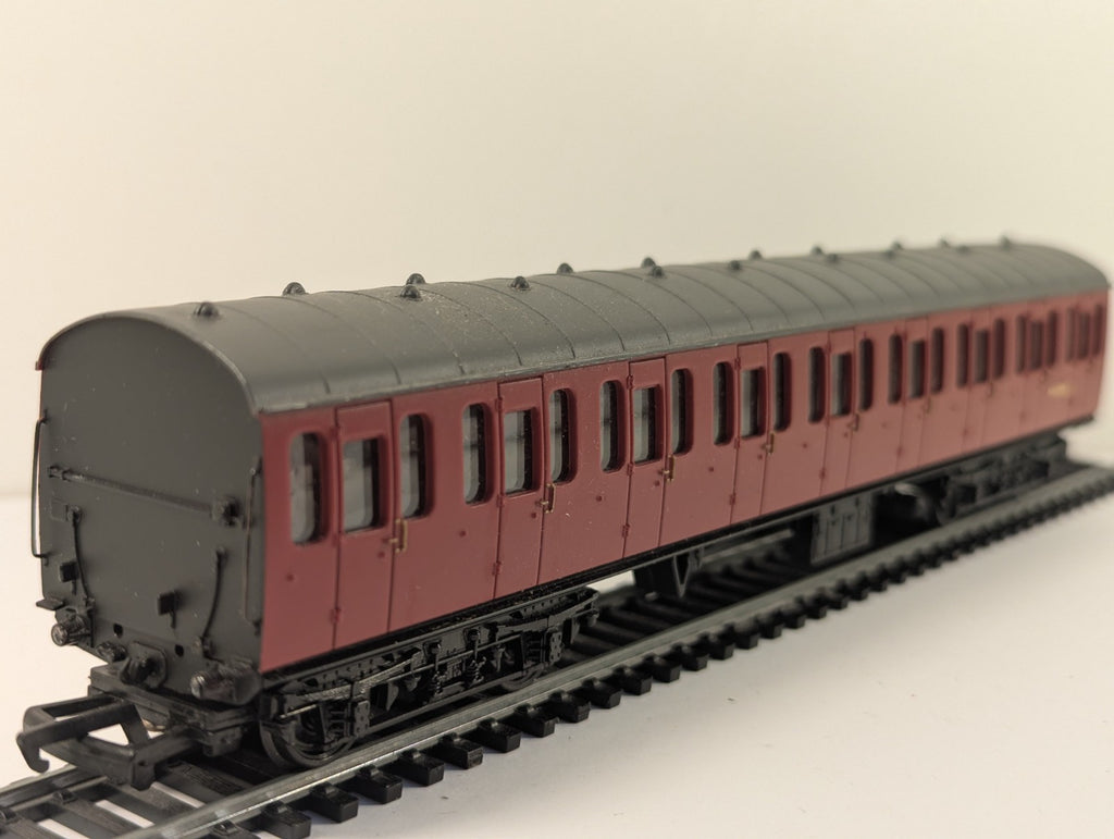 Bachmann Branchline OO Gauge BR Mk1 57ft Suburban Composite Coach