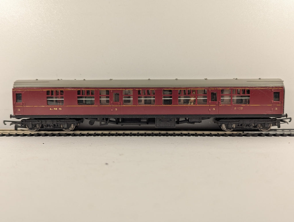 Tri-ang OO Gauge LMS Passenger Coach 2157