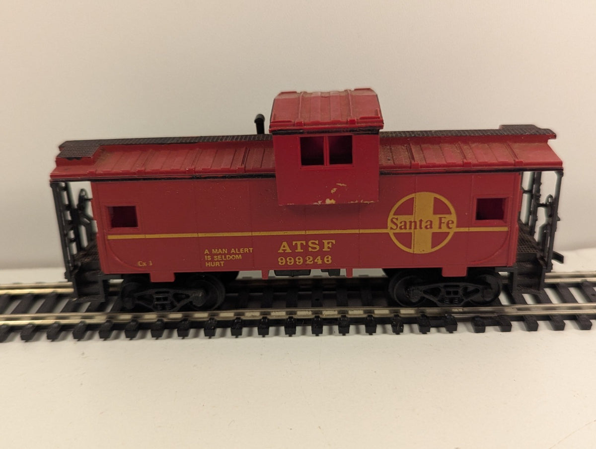 AHM HO Scale Santa Fe (ATSF) Wide-Vision Caboose No. 999246