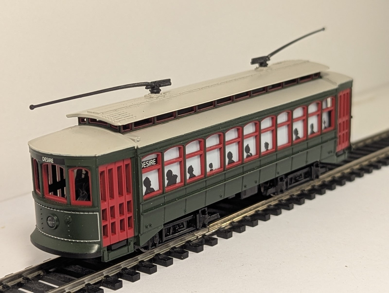 Bachmann K120105 OO Gauge New Orleans “Desire” Brill Trolley with Lights