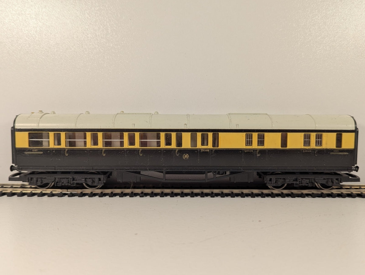 Hornby OO Gauge GWR Collett Brake Third Coach