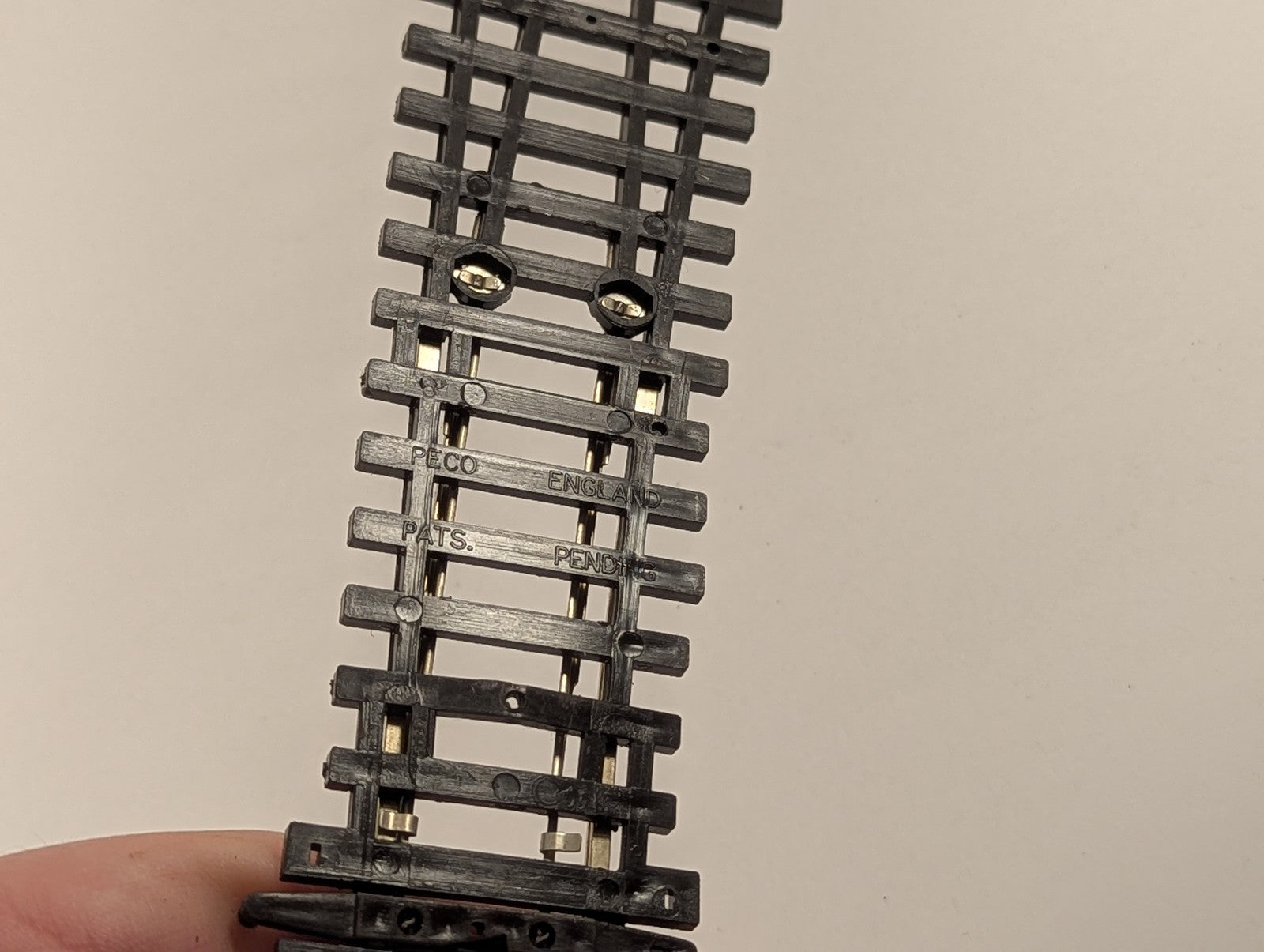 Peco OO Gauge Streamline Right Hand Turnout (Brass Rail)