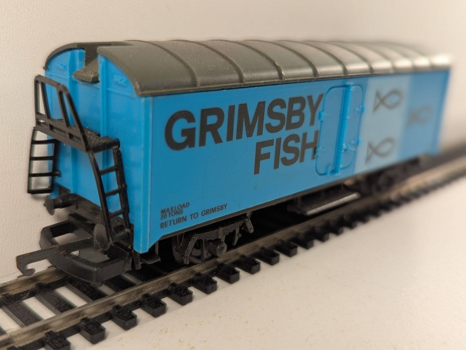 Lima Grimsby Fish Van Blue OO Gauge