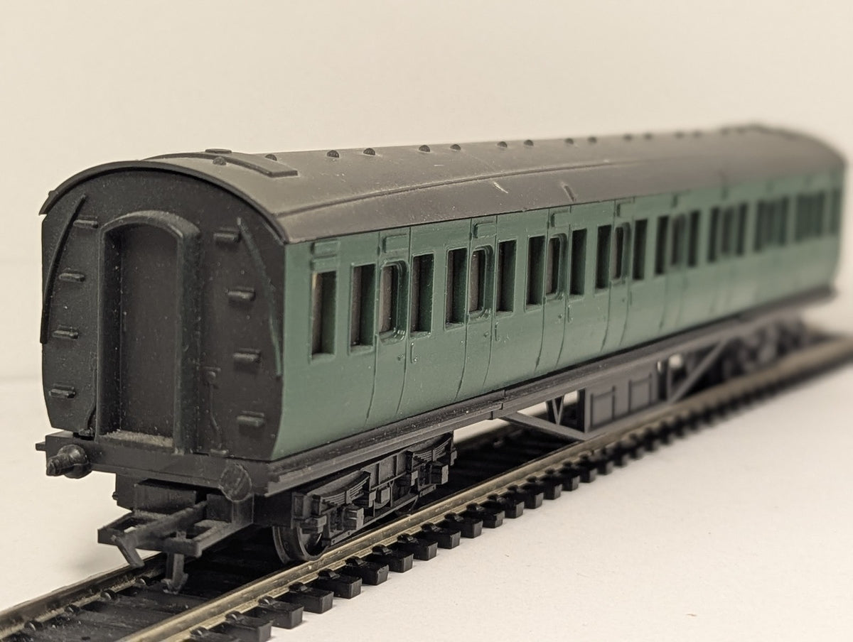 Graham Farish OO Gauge Suburban Coach Passenger Coach Southern Green