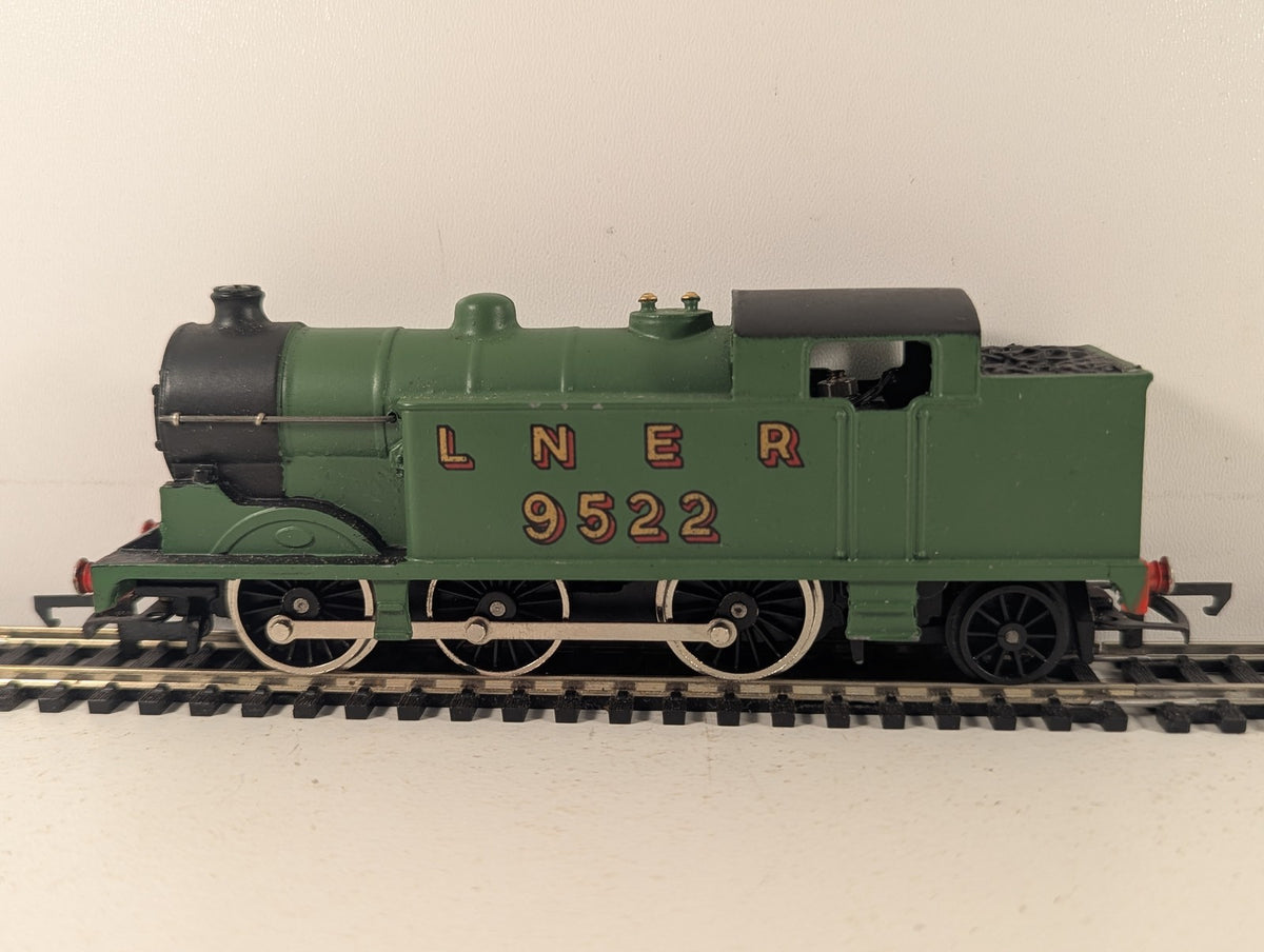 Wrenn OO Gauge Class N2 0-6-2T Steam Locomotive 9522 LNER Green W2215