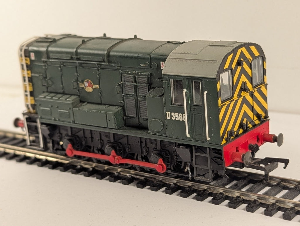 Bachmann OO Gauge Class 08 Diesel Shunter Locomotive D3586