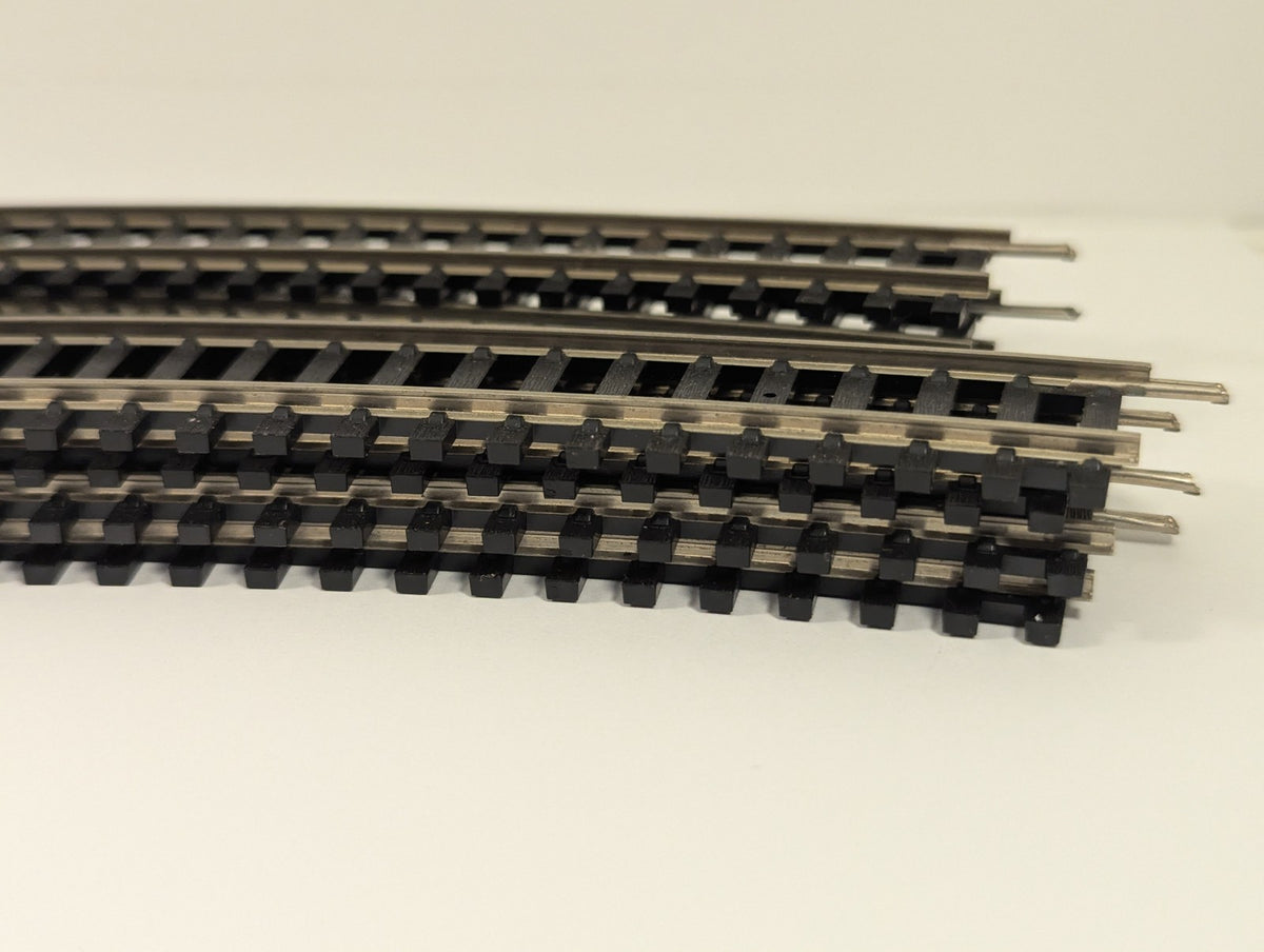 Hornby OO Gauge R607 2nd Radius Double Curve Track