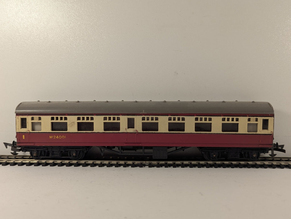 Tri-ang OO Gauge BR Composite Coach Coaching Stock M24001 BR Crimson and Cream