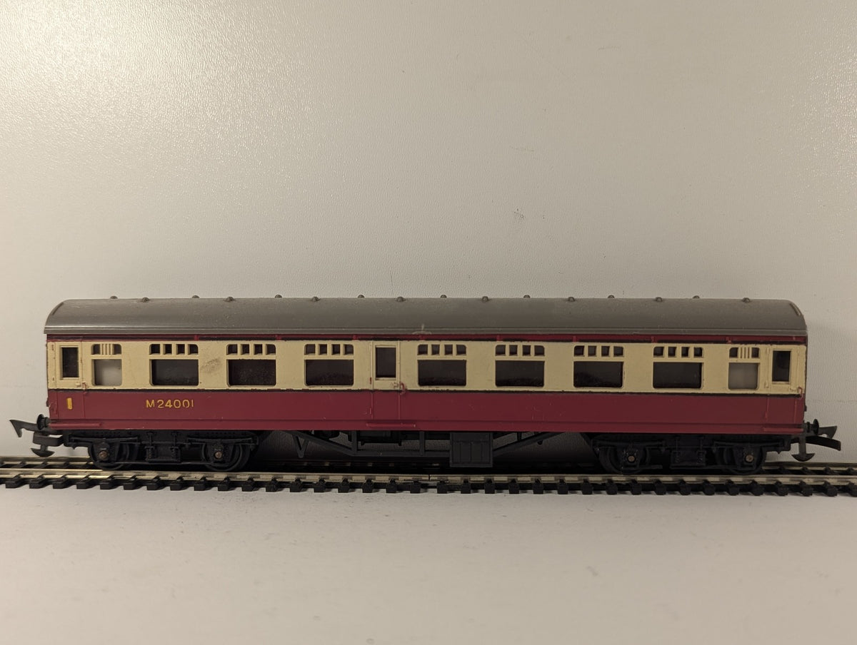 Tri-ang OO Gauge BR Composite Coach Coaching Stock M24001 BR Crimson and Cream