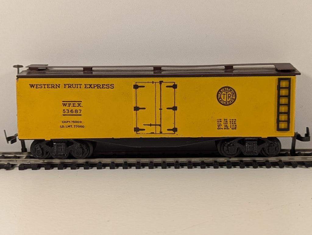 Trix OO Gauge 687 American Fruit Car – WFEX 53687
