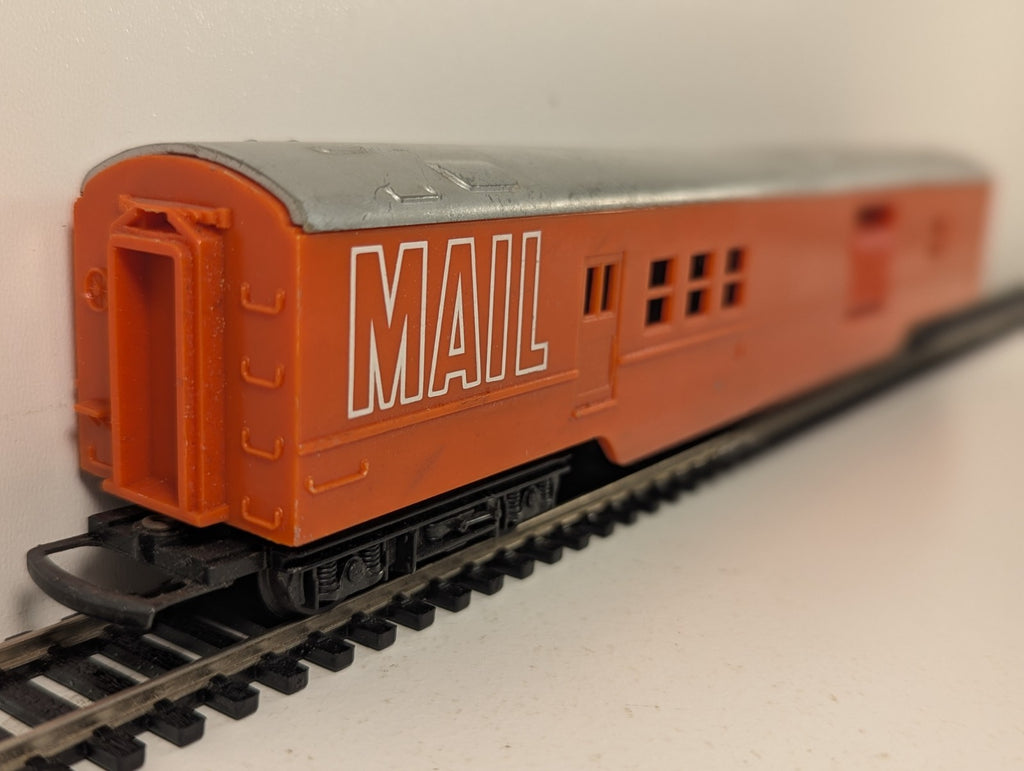 Tri-ang Hornby R401 Canadian Operating Mail Coach OO Gauge