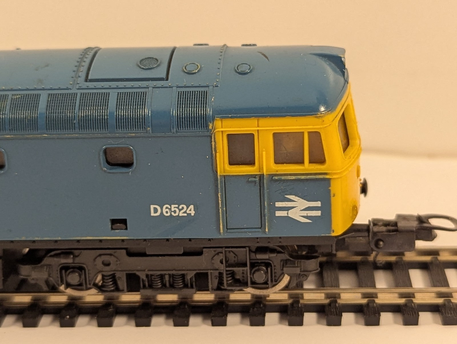 Lima HO Gauge BR Blue Class 33 Diesel – Missing Buffers