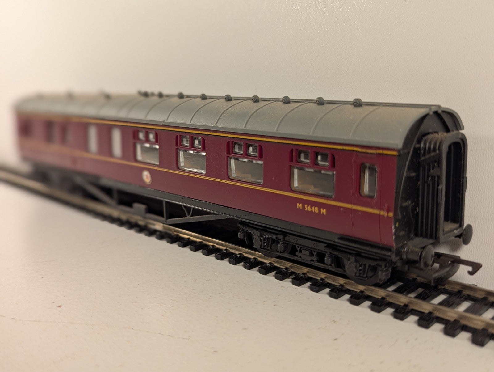 Mainline 37-110 OO Gauge LMS Crimson 57ft Brake Third Coach - Boxed