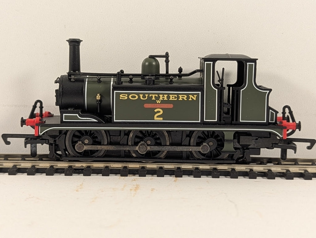 Hornby OO Gauge Class A1X Terrier 'Freshwater' Locomotive 2 SR Olive Green R2063